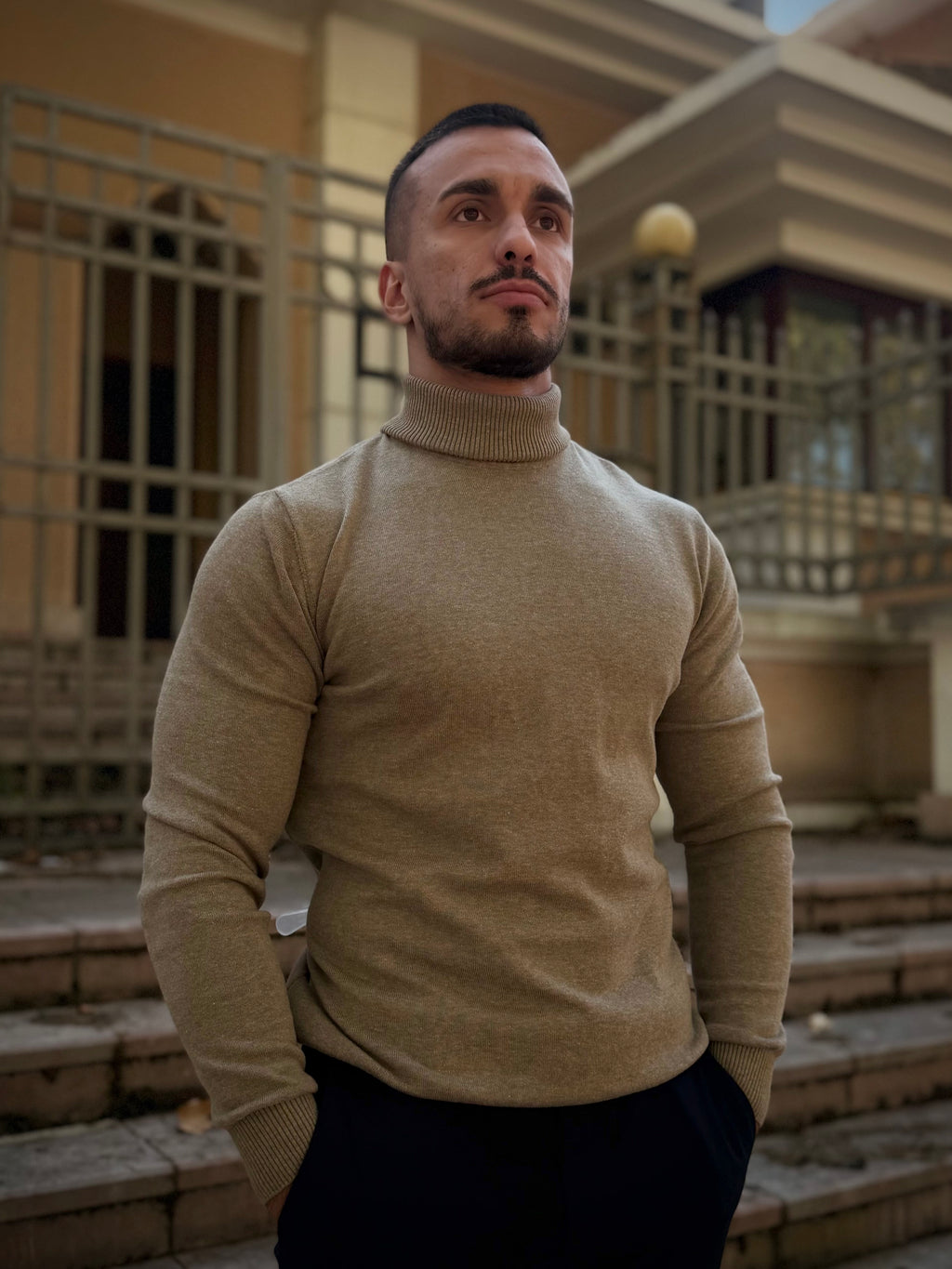 Slim fit rolka – Bež