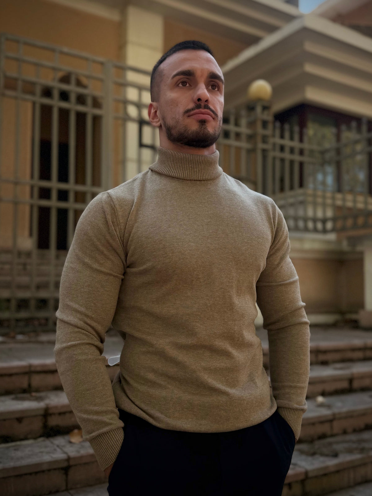 Slim fit rolka – Bež